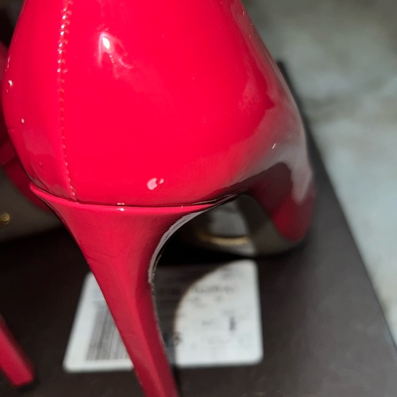 Gucci Gloria Pump on Shocking Pink